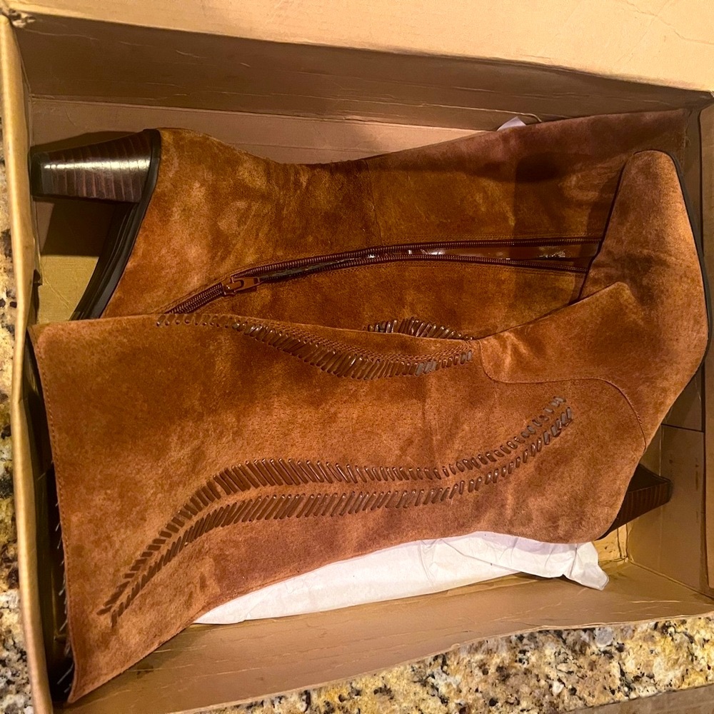 Bearpaw suede boots